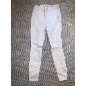 Bullhead White Distressed Jeans